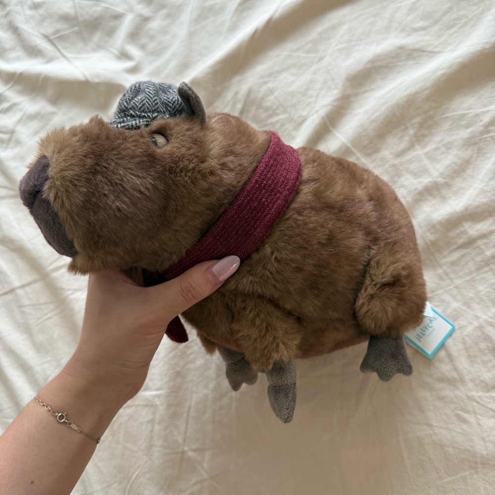 Authentic Jellycat Clyde Capybara Hipster Selfridges UK Exclusive